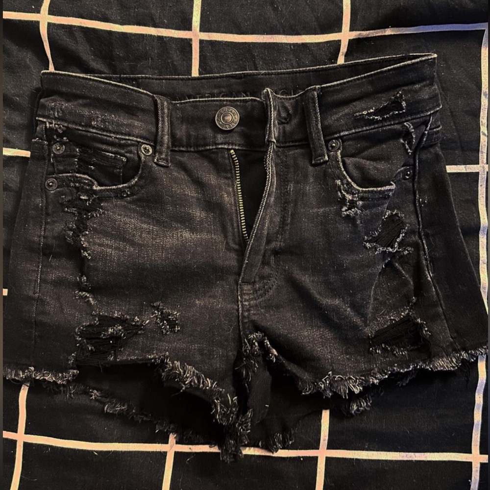 AMERICAN EAGLE BLACK DISTRESSED SHORTS